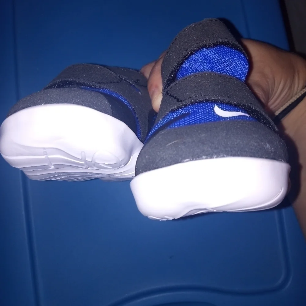 Nike toddler shoes size 4